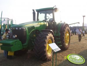 John Deere 8520