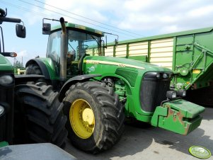 John Deere 8520