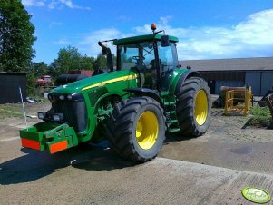 John Deere 8520