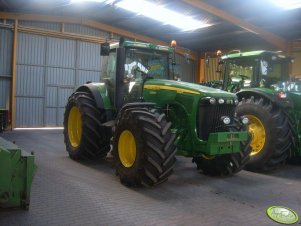 John Deere 8520