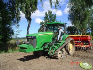 John Deere 8520T