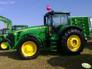 John Deere 8530