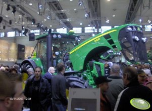 John Deere 8530