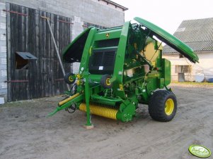 John Deere 854