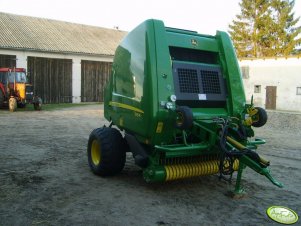 John Deere 854