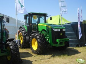 John Deere 8R