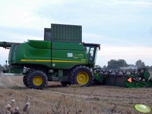 John Deere S690i