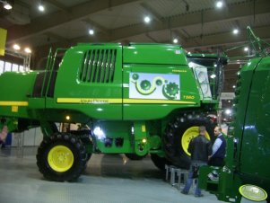 John Deere T 560