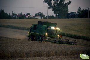John Deere T670