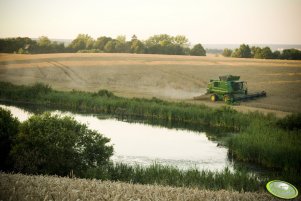 John Deere T670