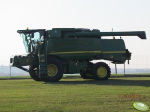 John Deere T670