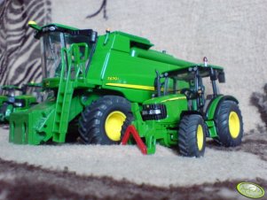 John Deere T670i & John Deere 5720