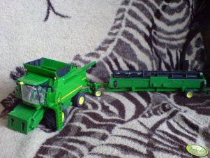 John Deere T670i