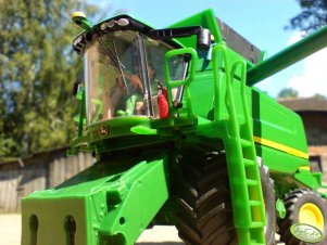 John Deere T670i