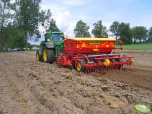 John Deere + Vaderstad