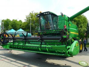 John Deere W650