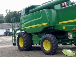 John Deere W650