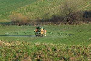 John Deere 6830P & Amazone Uf