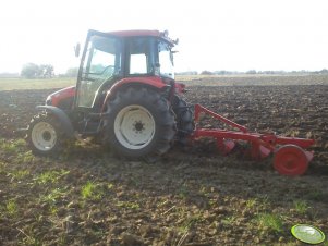 Kioti DK551c z pługiem