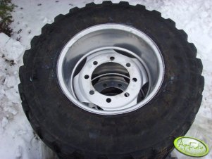 Koła do HL wypiaskowane pomalowane i z nowymi oponami.