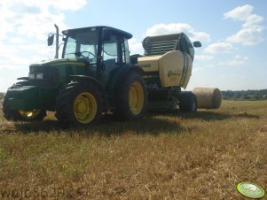 Krone Comprima F125XC & John Deere 5620