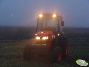 Kubota M7040 narrow