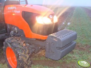 Kubota M7040 narrow