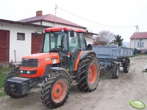 Kubota ME8200 z przyczepą