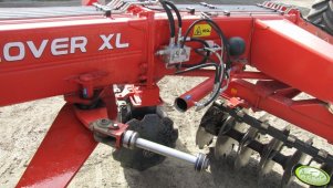 Kuhn Discover 52XL - rozerwany siłownik