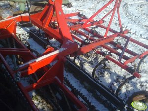 Kultywator z wałkami 