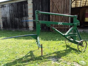 Ładowacz samopoziomujący do balotów