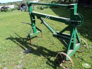 Ładowacz samopoziomujący do balotów