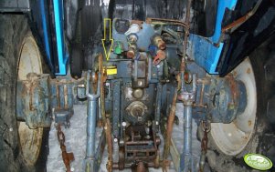 Landini 6880 skrzynia - pęknięty element.