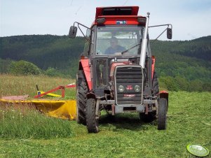 Massey Ferguson 255 + Z-042 z roztrząsaczem pokosu