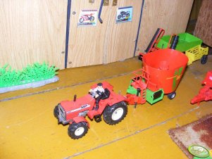 Massey Ferguson 284s+Strautmann VertiMix 1250