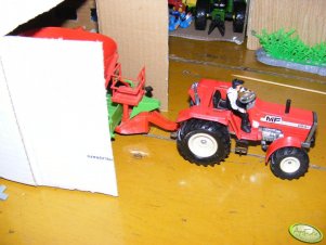 Massey Ferguson 284s+Strautmann VertiMix 1250