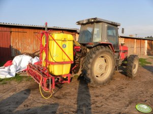 Massey Ferguson 3070   i opryskiwacz 1000L