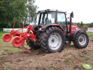 Massey z Kretem.