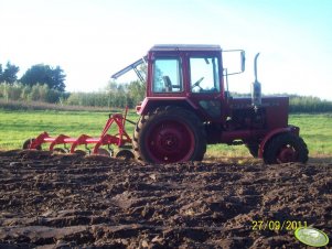 MTZ 82 i Kverneland Hydrein 4x16 cali