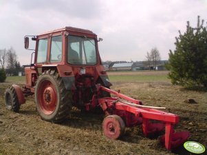 MTZ 82 + pługi 4-rki