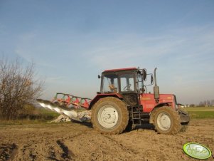 MTZ Belarus 820 i Kverneland 14"