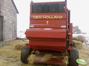 New Holland 640