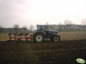 New Holland 8560