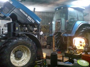 New Holland 8670