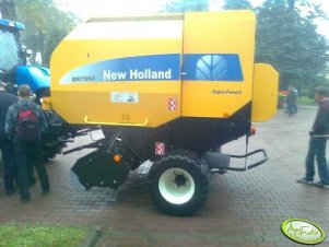 New Holland BR7060