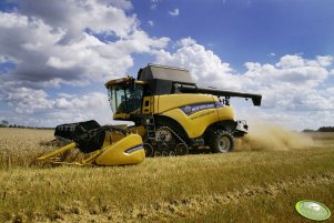 New Holland CR 9070 