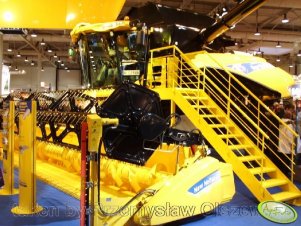 New Holland CR 9080 Elevation