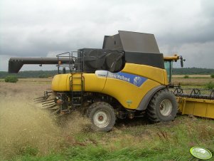 New Holland CR 9090 elevation