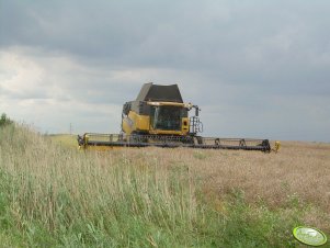 New Holland CR 9090 Elevation