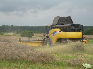 New Holland CR 9090 elevation 